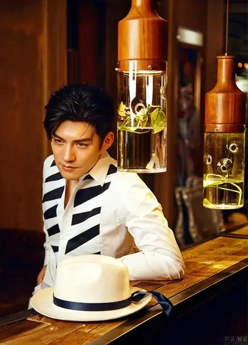 严屹宽实力演绎邪魅狂狷