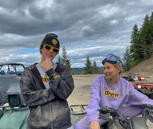 justinbieber婚后甜过初恋,秀恩爱日常太"虐狗"!_比伯_hailey_妻子