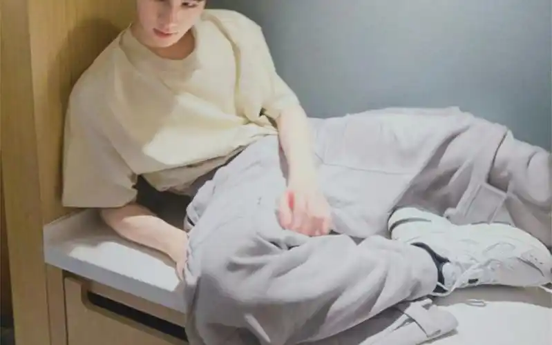 【张真源】没看到吗?他腿上坐的是我