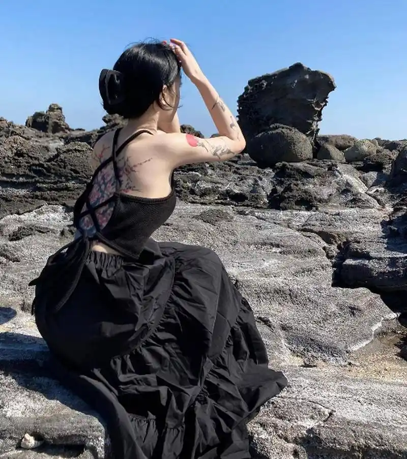 后背纹身好漂亮,是梅花还是桃花