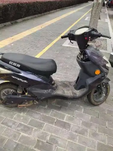 个人电动车出售,五个头电瓶是60v20a.