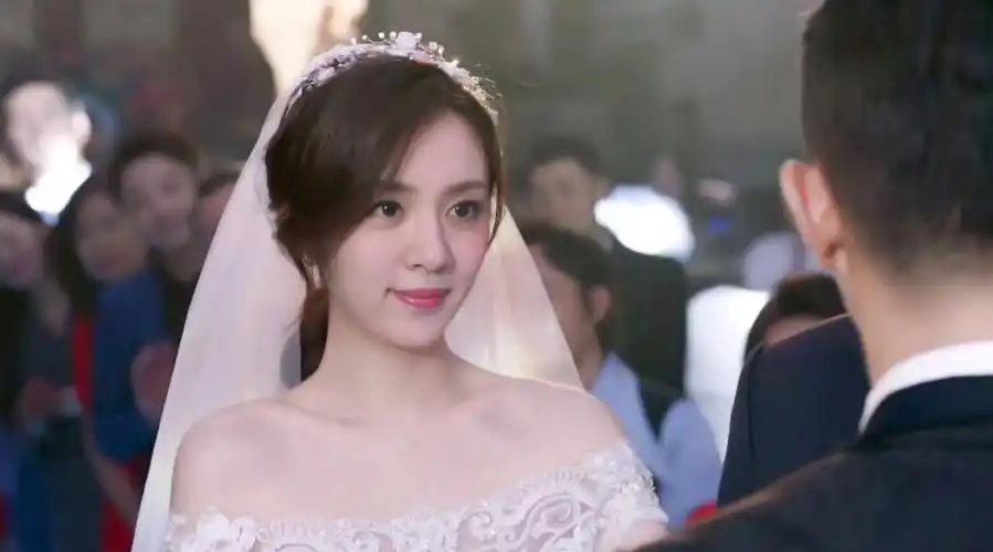 胡歌王晓晨今天官宣领证王晓晨晒婚纱照