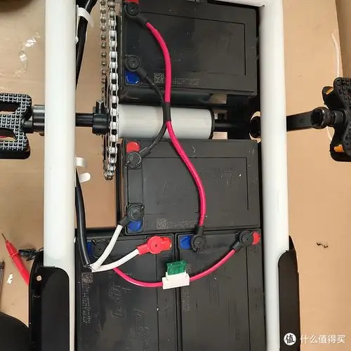 车把,后泥瓦,靠背,脚踏板,电池安装上就好了