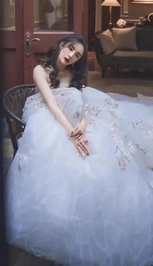 杨幂婚纱系列礼服美照