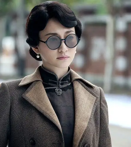 展开全部 《麻雀》中"宰相"是沈秋霞的代号,是由李小冉饰演的.