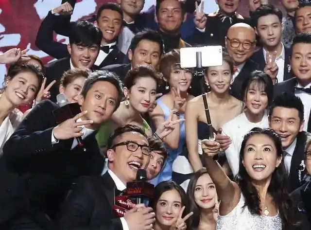 都说刘亦菲是"合影杀手",她的"仙气儿"你get到了吗