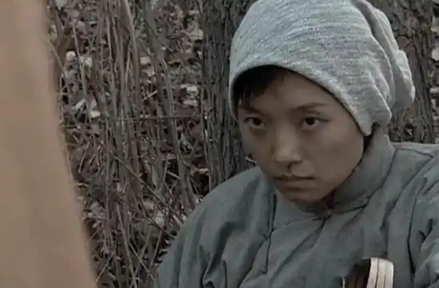 亮剑秀琴被鬼子追老版表情丰富新版连装柔弱都没学会