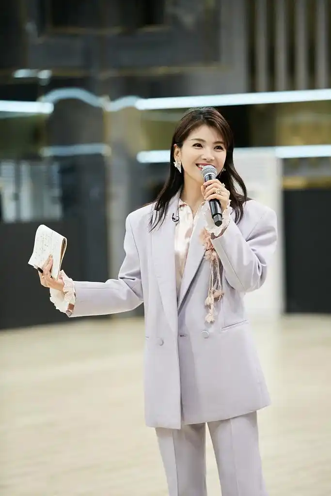 刘涛最新西装造型曝光 帅气有型又美又飒