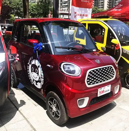 电动车四轮全封闭代步低速2500w电机暖气空调四座电动四轮车