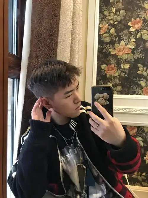 男生留空气感短碎盖真好看