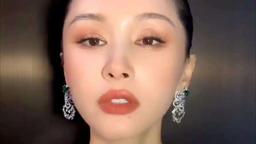 王子文 直拍 这是谁顶得住的可爱!