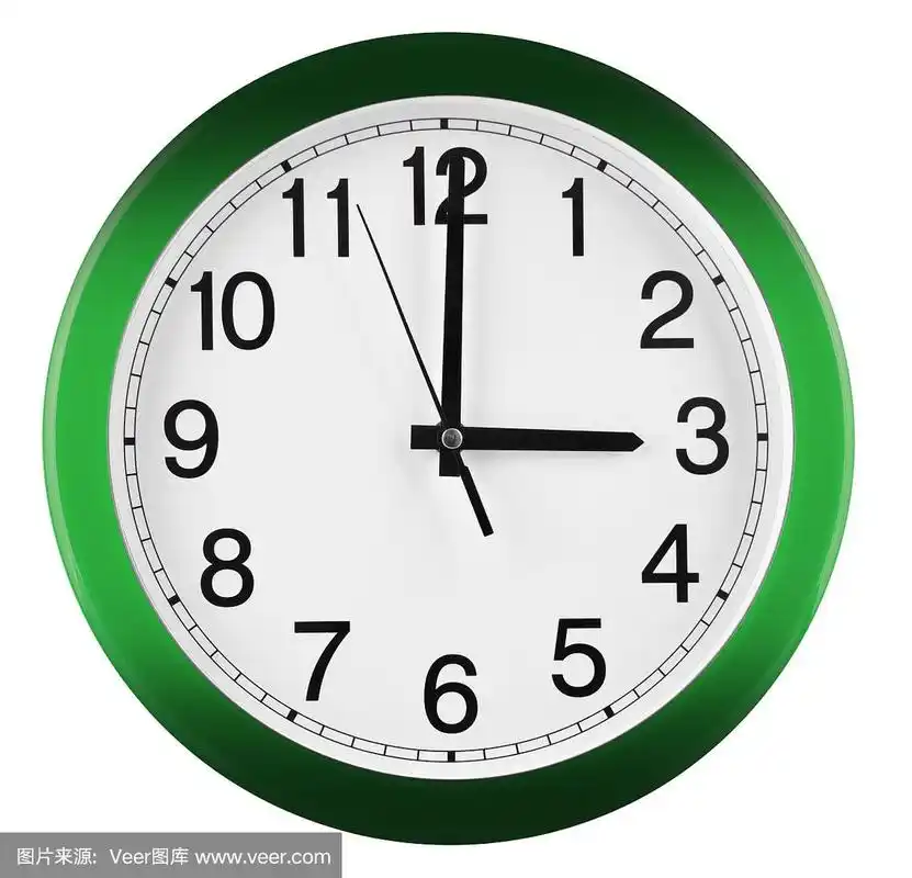 白色背景上孤立的挂钟.3点钟