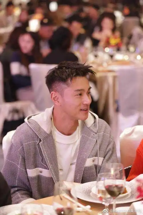 知名港星黄浩然自曝完成铁人三项比赛,腿严重抽筋坚持完成半马