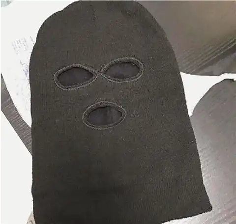 杭州大伯骑车戴头套御寒 被仨孩子演绎成上学路上的蒙面劫匪