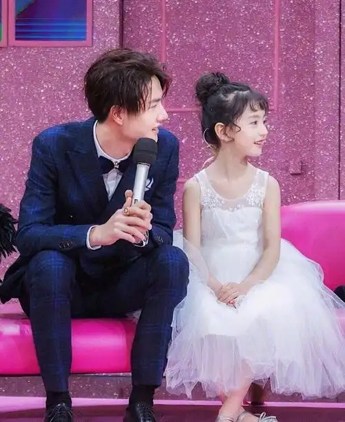 王一博真的好喜欢小孩子啊!不知不觉是甜甜,小合集