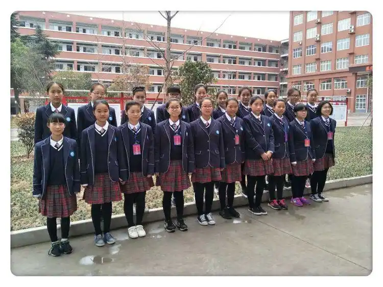 实验中学校服美出新高度
