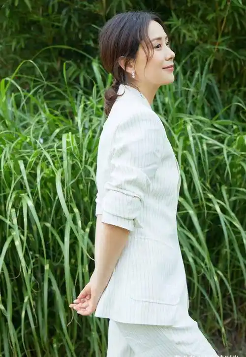 海清私下锻炼照曝光,瑜伽服故意穿小码,身材"凹凸"遮不住_服装_穿着