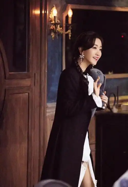 杨蓉是综艺节目《明星大侦探》的常驻嘉宾,已经加盟好几季了,新一季