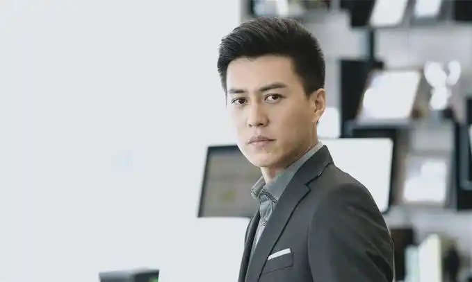 喜欢谭宗明那款男人 记者:《欢乐颂》里的男生都是优质男,你喜欢哪