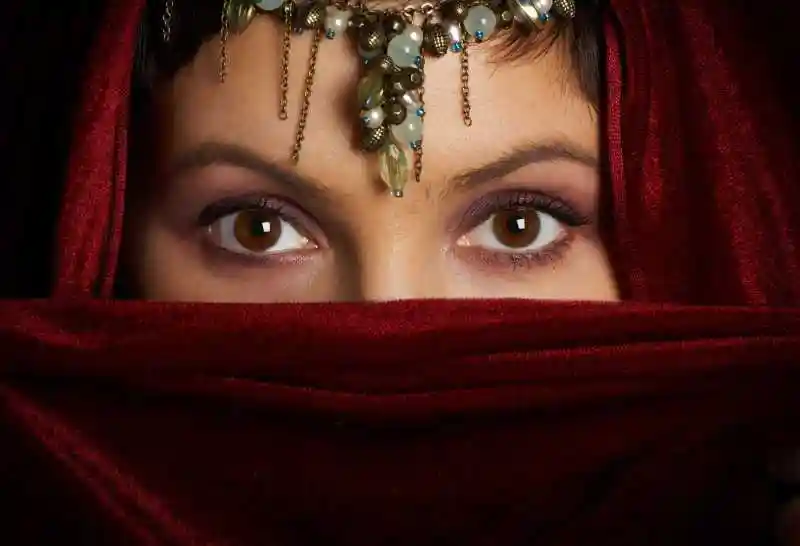 带着面纱的印度美女