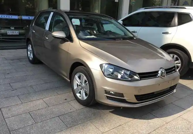高尔夫金色提车