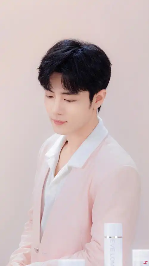 肖战超话#肖战evelom伊芙珑代言人#    原图壁纸    @x玖少年团肖战