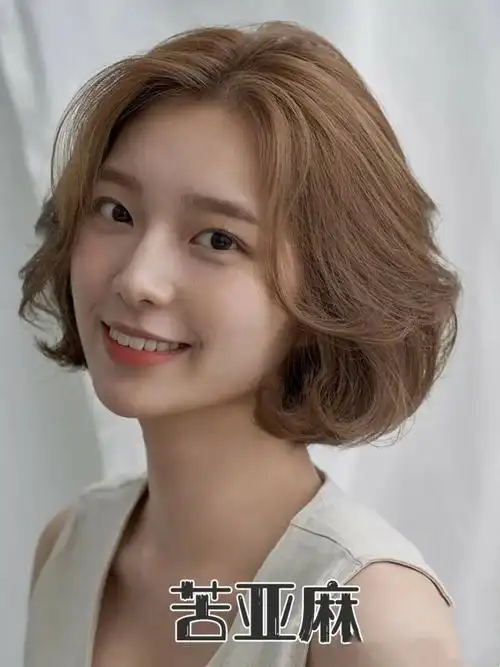 我们都知道太浅的颜色可能会有些许伤头发,所以这种苦亚麻的颜色,会