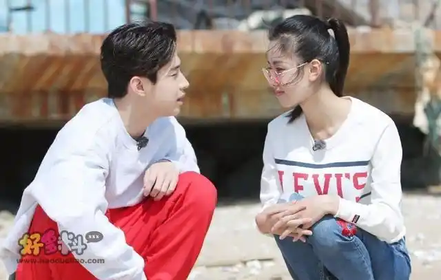 刘宪华陈都灵真的在一起了吗(两人在节目中的互动超甜)