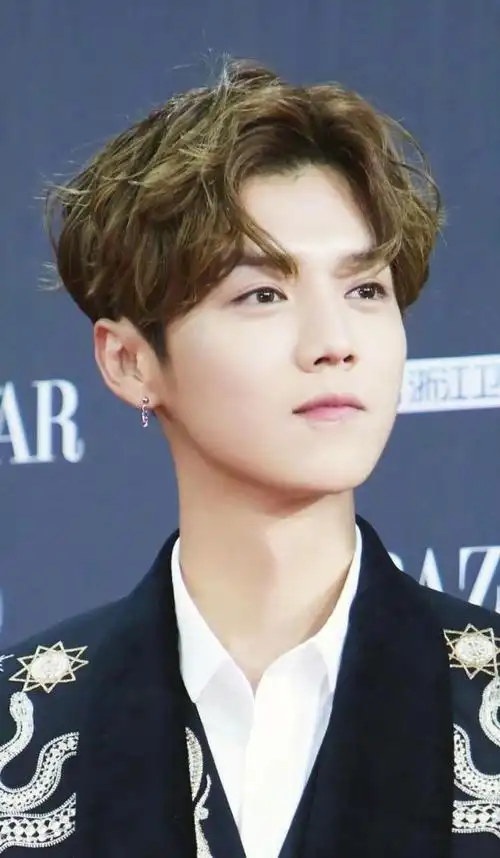 男明星心形刘海,王俊凯,王源,易烊千玺的发型都是爱你们的形状