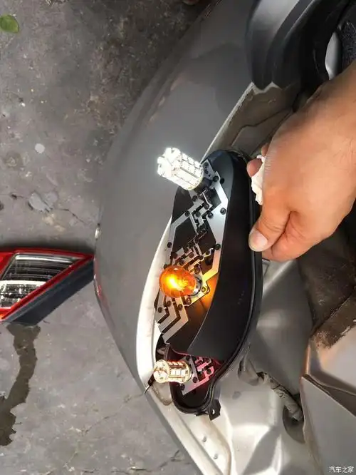 后尾灯更换作业