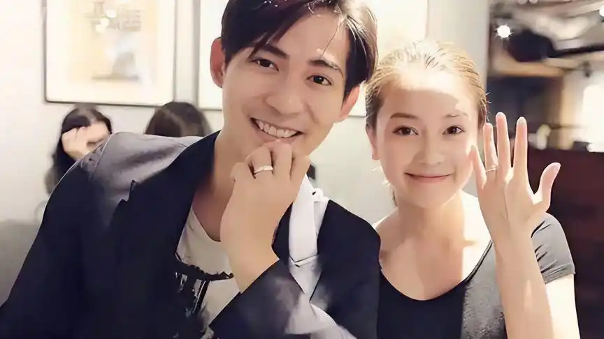 周渝民罕见曝光为老婆喻虹渊庆生照片.