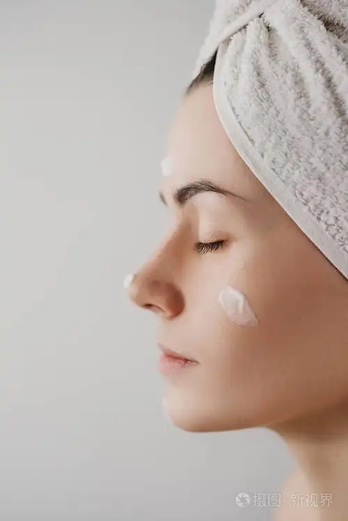 皮肤护理和美容理念. 面部治疗.