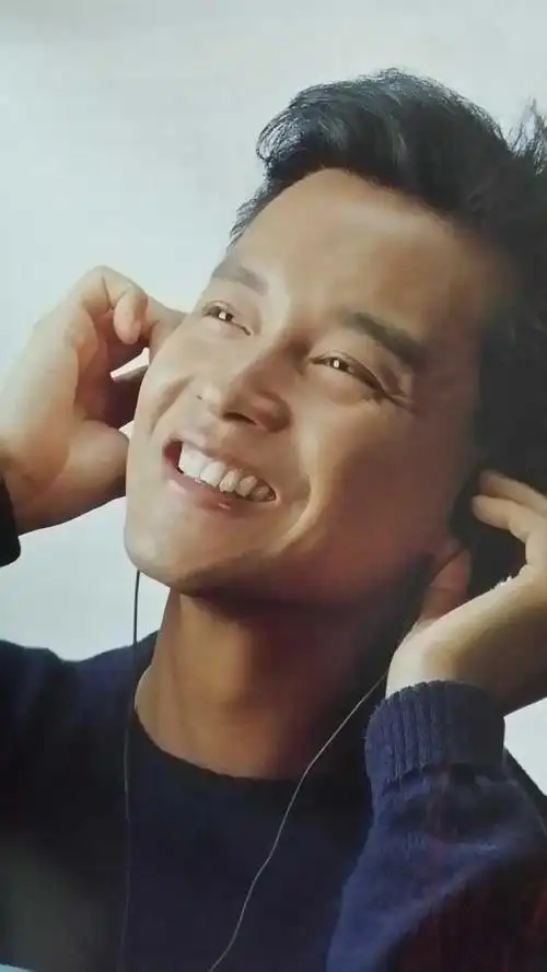 能不能给我发点张国荣的照片?