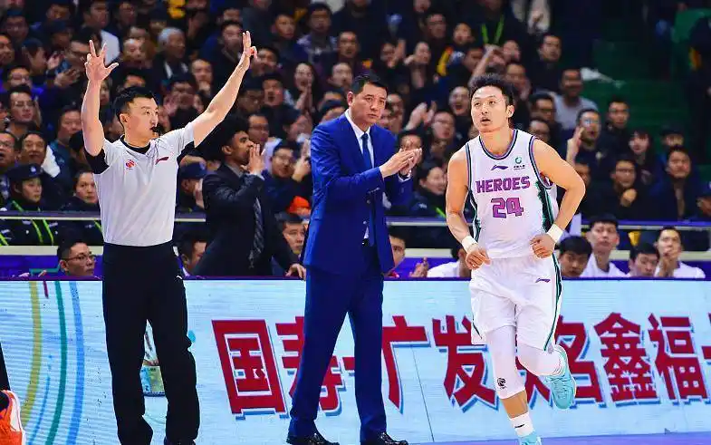 23岁就已是全明星球员,但四个赛季的成长不高_沈梓捷_易建联_数据