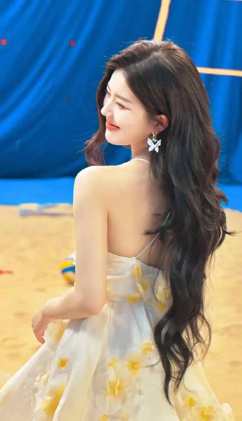 和草莓一样甜甜的#赵露思 #可露丽 - 抖音