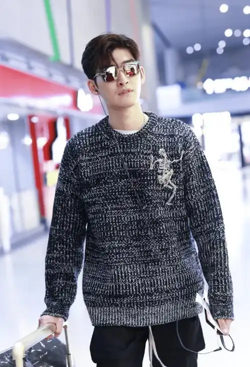 张翰第一次晒结婚证,网友:原来一直是她啊!_徐璐_郑爽_关系