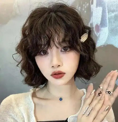 短发怎么烫好看 "芭比烫"打造芭比脸_女生烫发 - 美发站