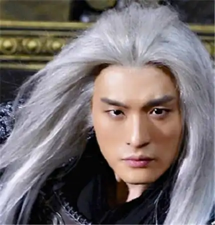 首次正式挑战古装剧的孙艺洲,一头银发造型,被众网友点赞,称最惊艳