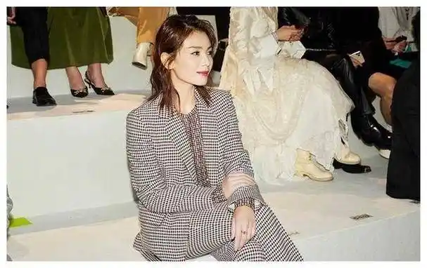 刘涛撞衫与马伊琍:村干部vs女总裁,谁更有气场?_时尚_风格_事件