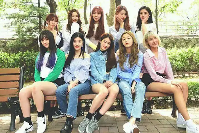 tin)为韩国pledis娱乐于2017年推出的10人女子偶像团体,成员包括娜荣