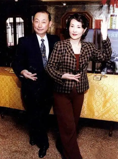 回顾京剧大师梅葆玖:和老婆自由恋爱,无儿女晚年养20只猫为伴