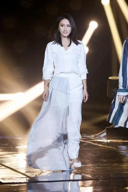 她没有经纪人没有经纪公司,一人独闯娱乐圈,如今红得一塌糊涂!_陈粒