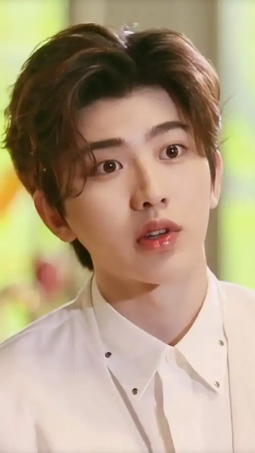 放大看老可爱啦!眼睛圆溜溜的#蔡徐坤#ride or die至死不渝-蔡徐坤