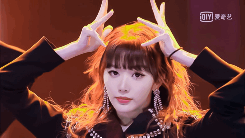 美女来了:孔雪儿应该是主题曲拍破四百万的首位训练.