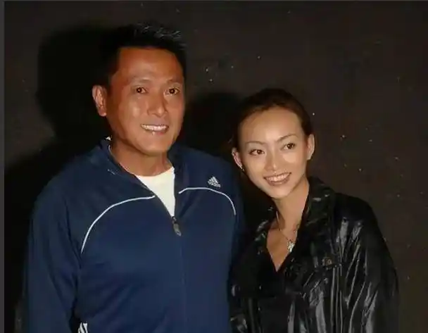 滕丽名再嫁豪门,甜蜜生子_滕黎明_生活_感情