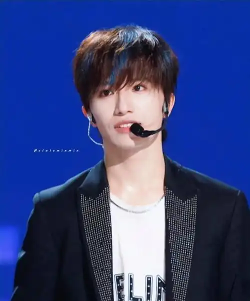 挑染锅盖头发型男图片