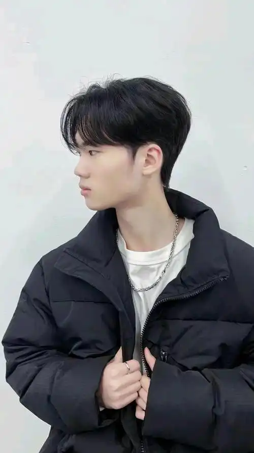 男士发型指南:别乱剪,选择适合你的发型,展现帅气与精神