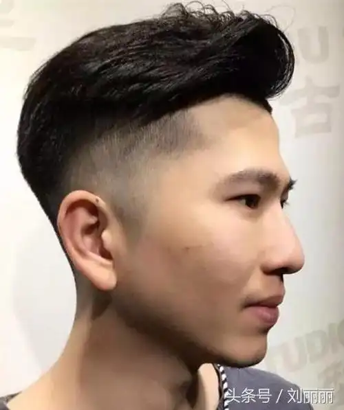 敢剪两侧铲青发型的男生颜值都很帅