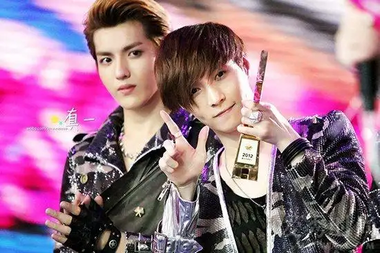 张艺兴出卖吴亦凡是真的吗 张艺兴出卖吴亦凡的真相