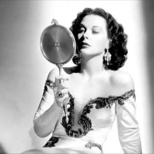 如何评价葛丽泰嘉宝的长相? - 知乎